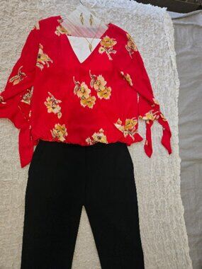 West Kei Floral Top + Theory Black Pants Pre-Styled Outfit XS/0